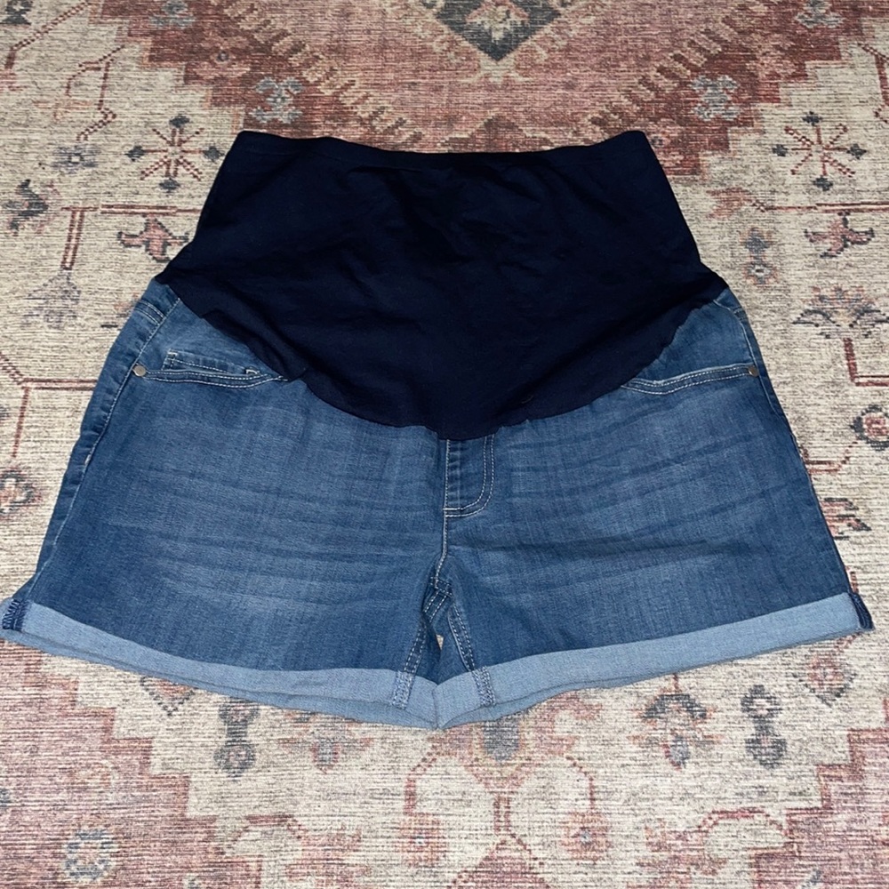 Time and Tru Maternity Shorts